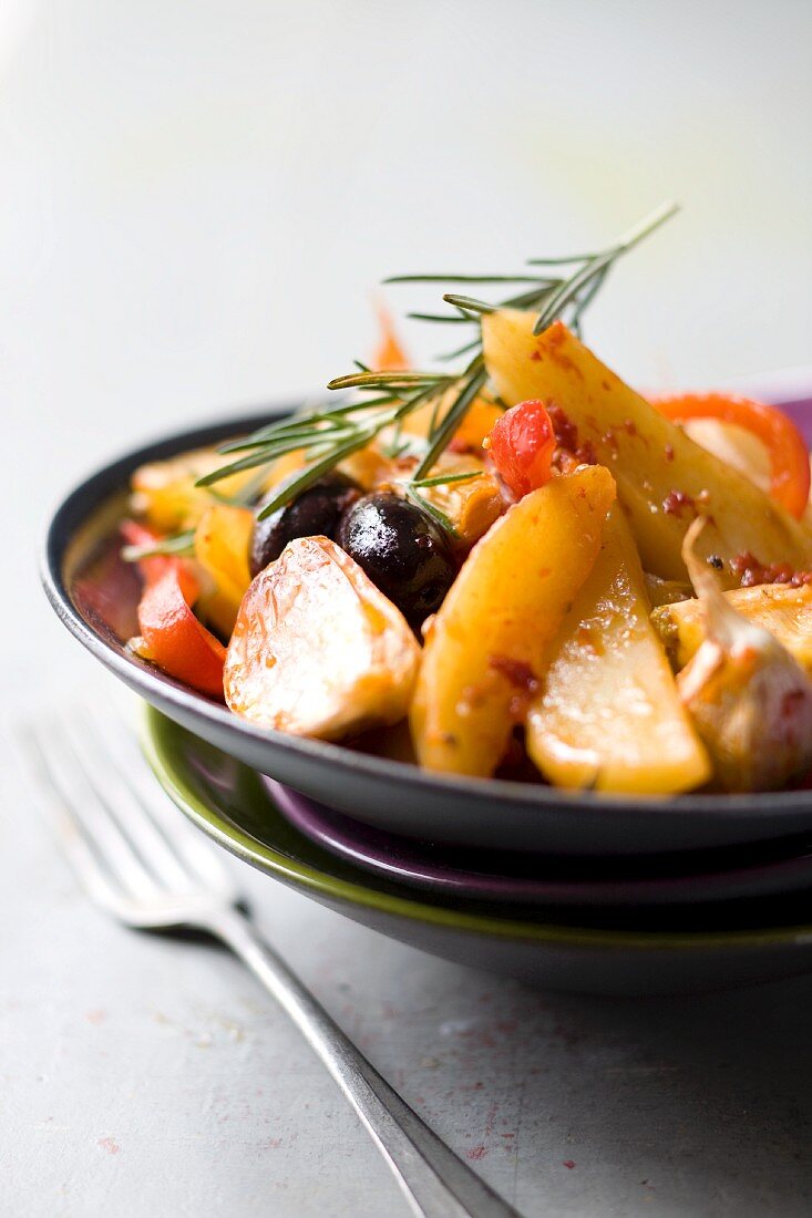 Roast potatoes with peppers, olives and rosemary