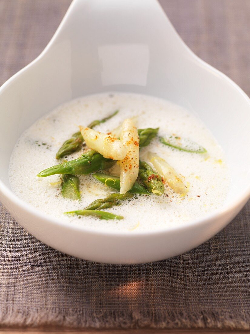 Asparagus and lemon grass soup with curry powder