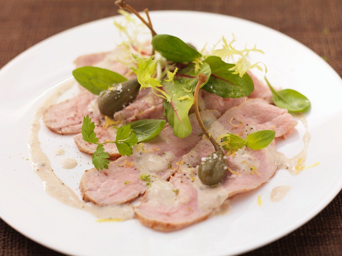 Vitello tonnato (Kalbfleisch mit Thunfisch-Joghurt-Sauce)