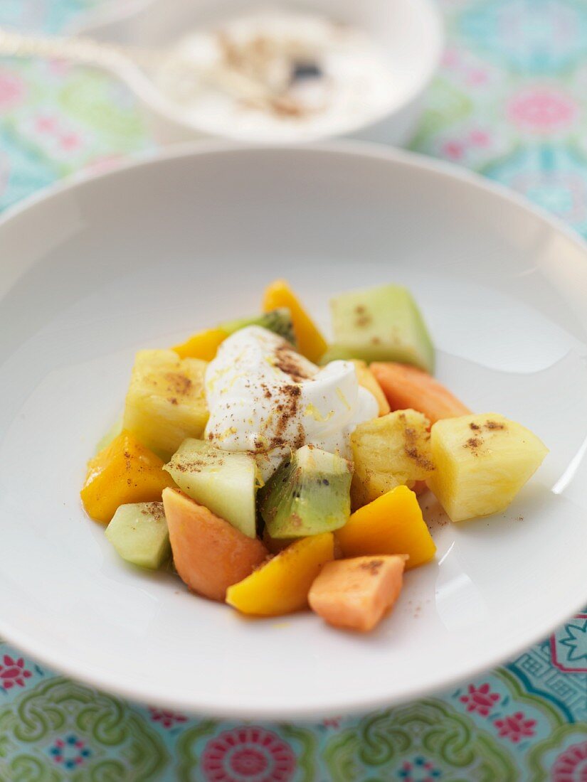 Exotischer Fruchtsalat mit Joghurt