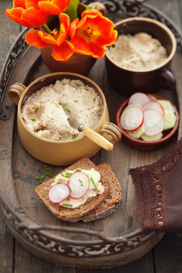 Trout rillettes with wholemeal bread and sliced vegetables