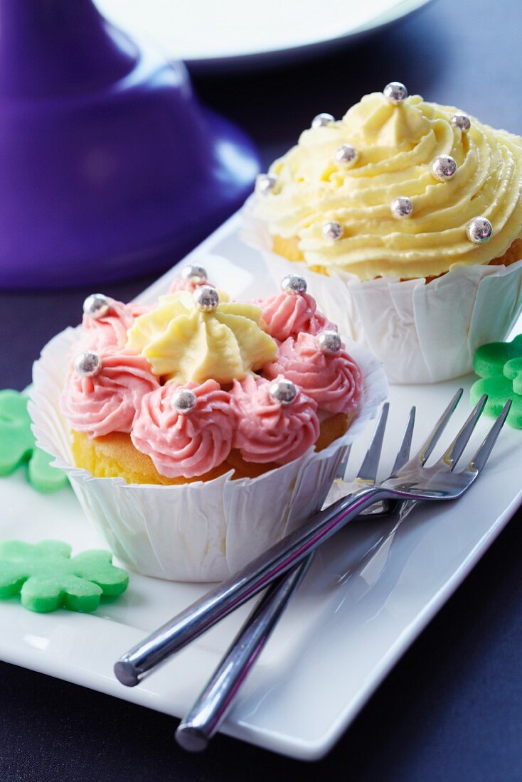 Cupcakes decorated with cream and sugar pearls