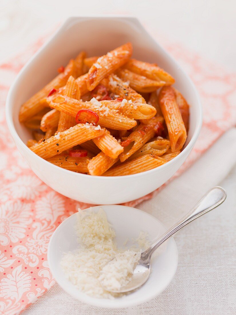 Penne Arrabiata mit Parmesan