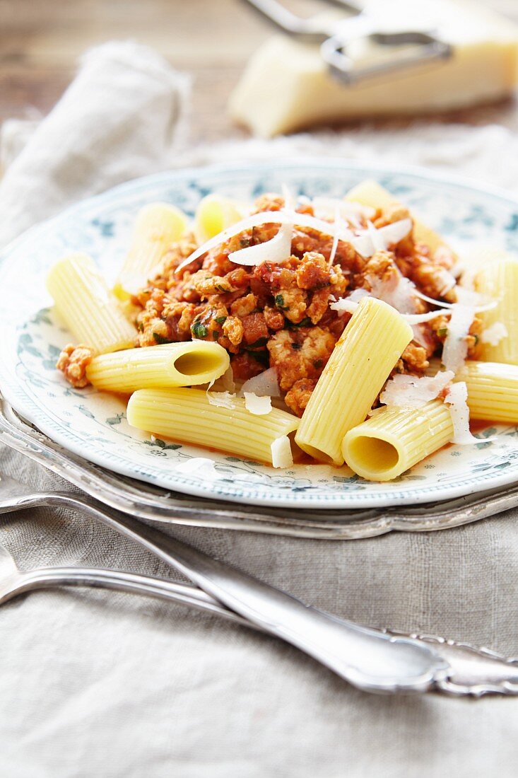 Rigatoni Bolognese mit Hähnchen