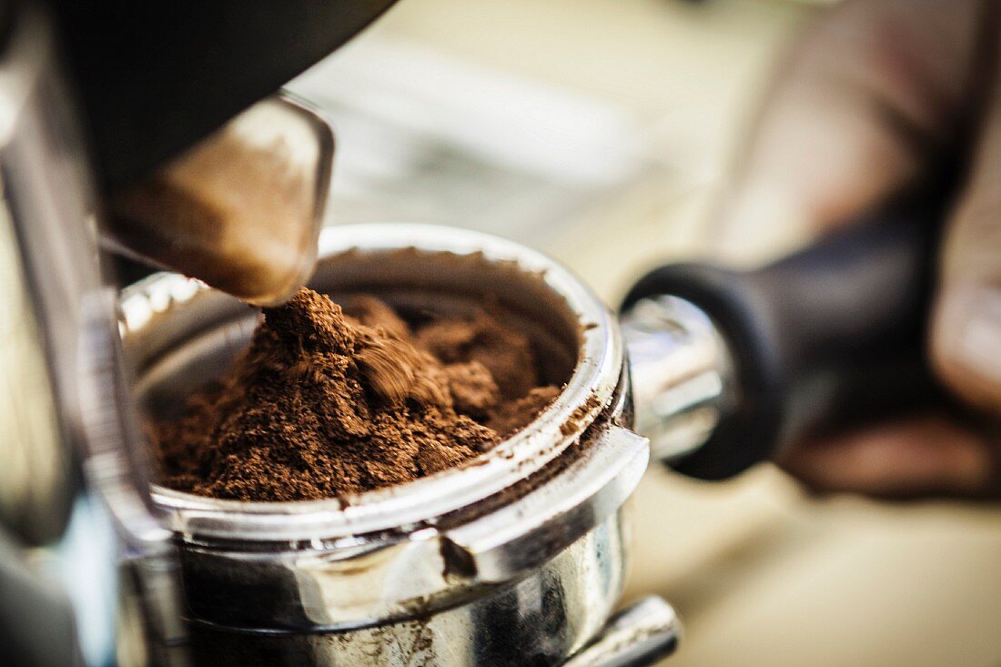 Espresso powder in the machine
