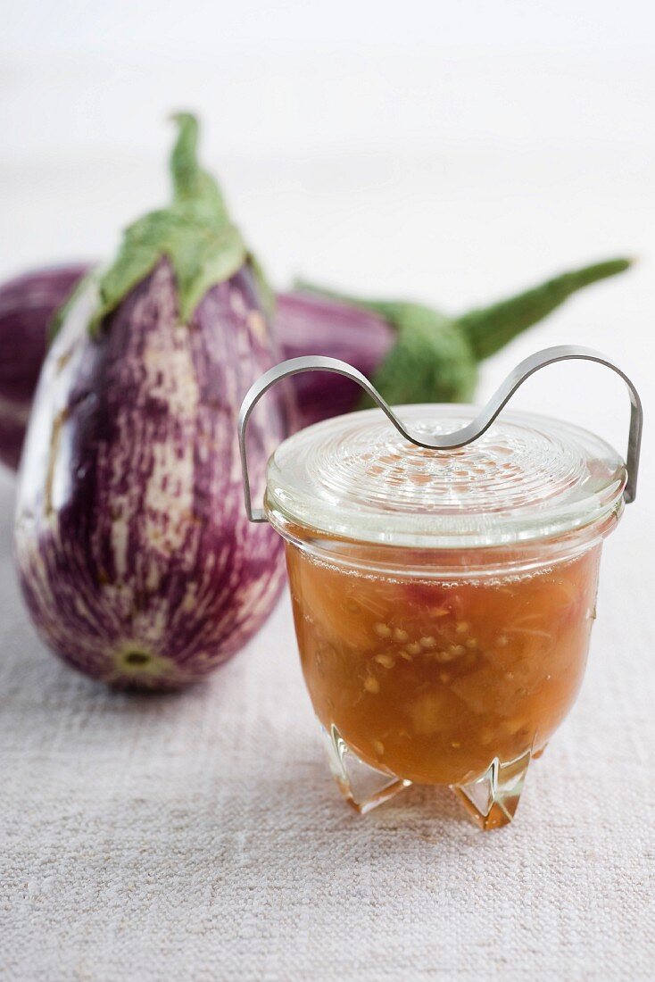 Aubergine spread and fresh aubergines