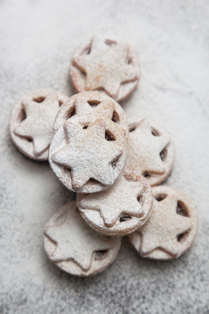 Mince pies dusted with icing sugar for Christmas