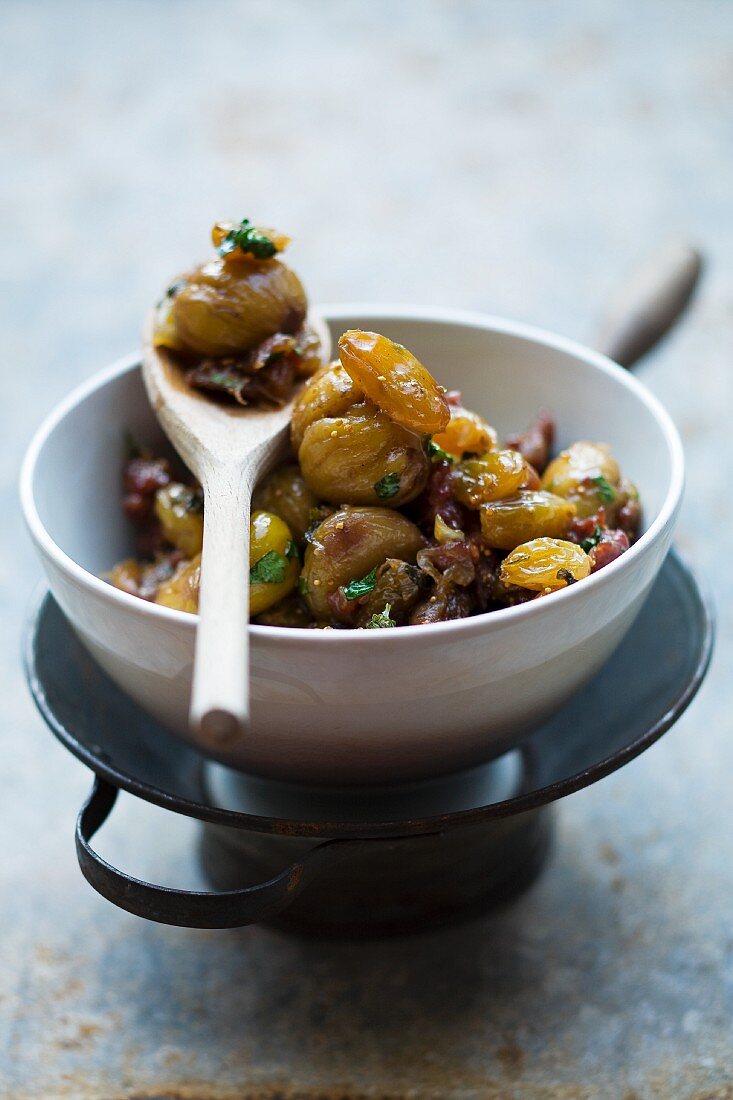 Chutney with chestnuts and dried fruit