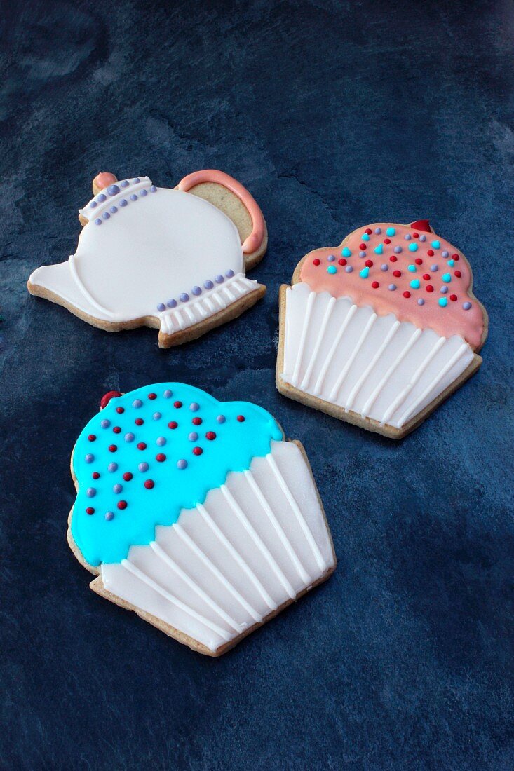 A teapot and cupcakes made from short pastry