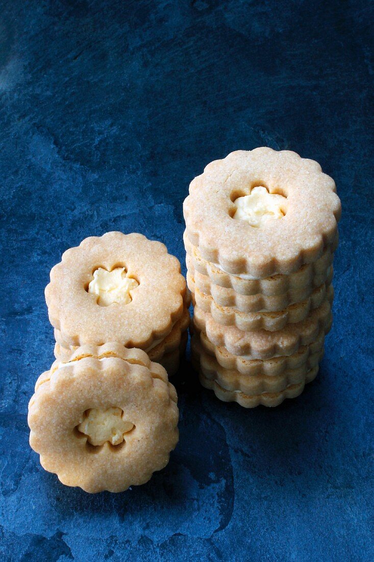 Butterplätzchen mit Cremefüllung