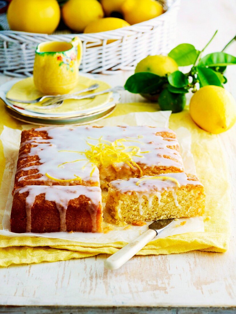 Lemon drizzle cake (England)