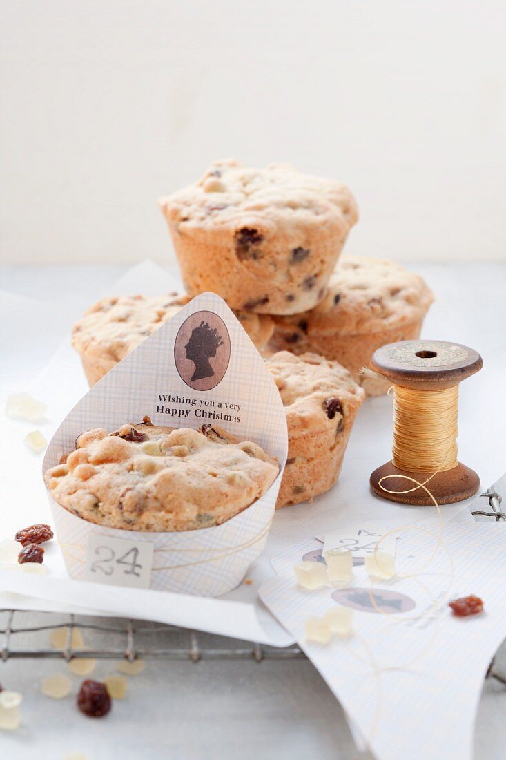 Small Dundee cakes (fruit cakes, Scotland)