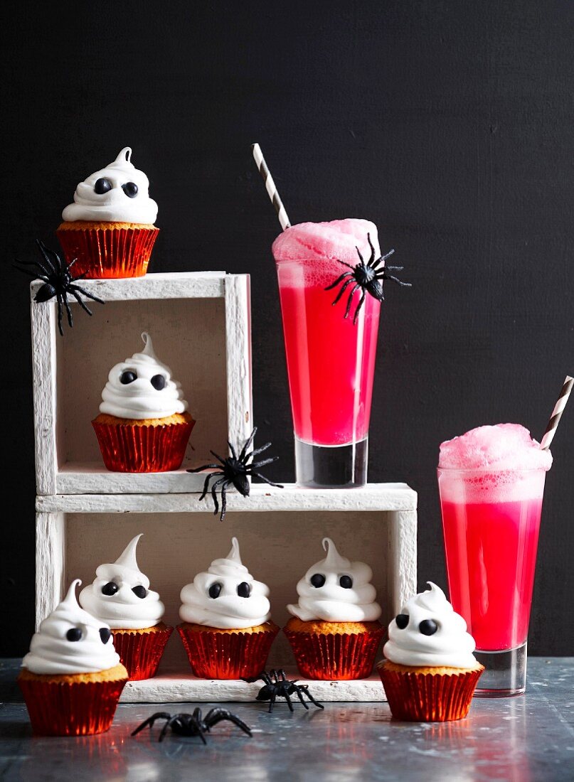 Gespenster Cupcakes und Spinnen-Drink zu Halloween