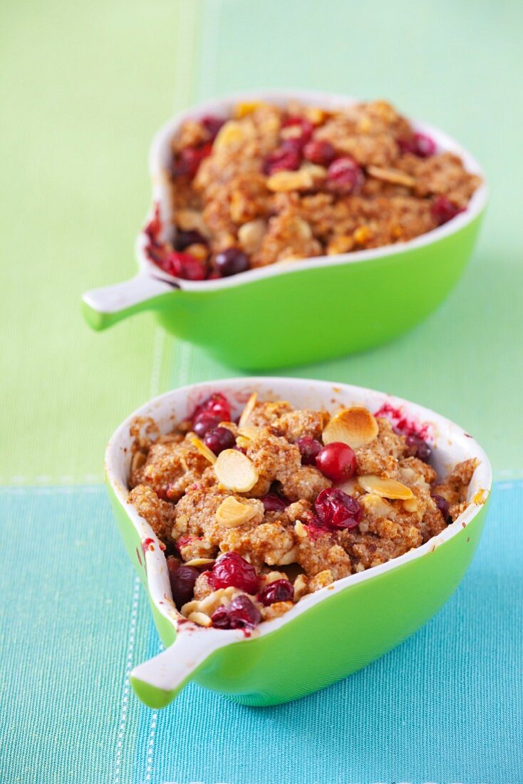 Individual cranberry crumble with almonds in pear-shaped dishes