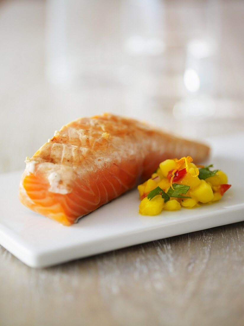 Seared salmon fillet with mango salsa