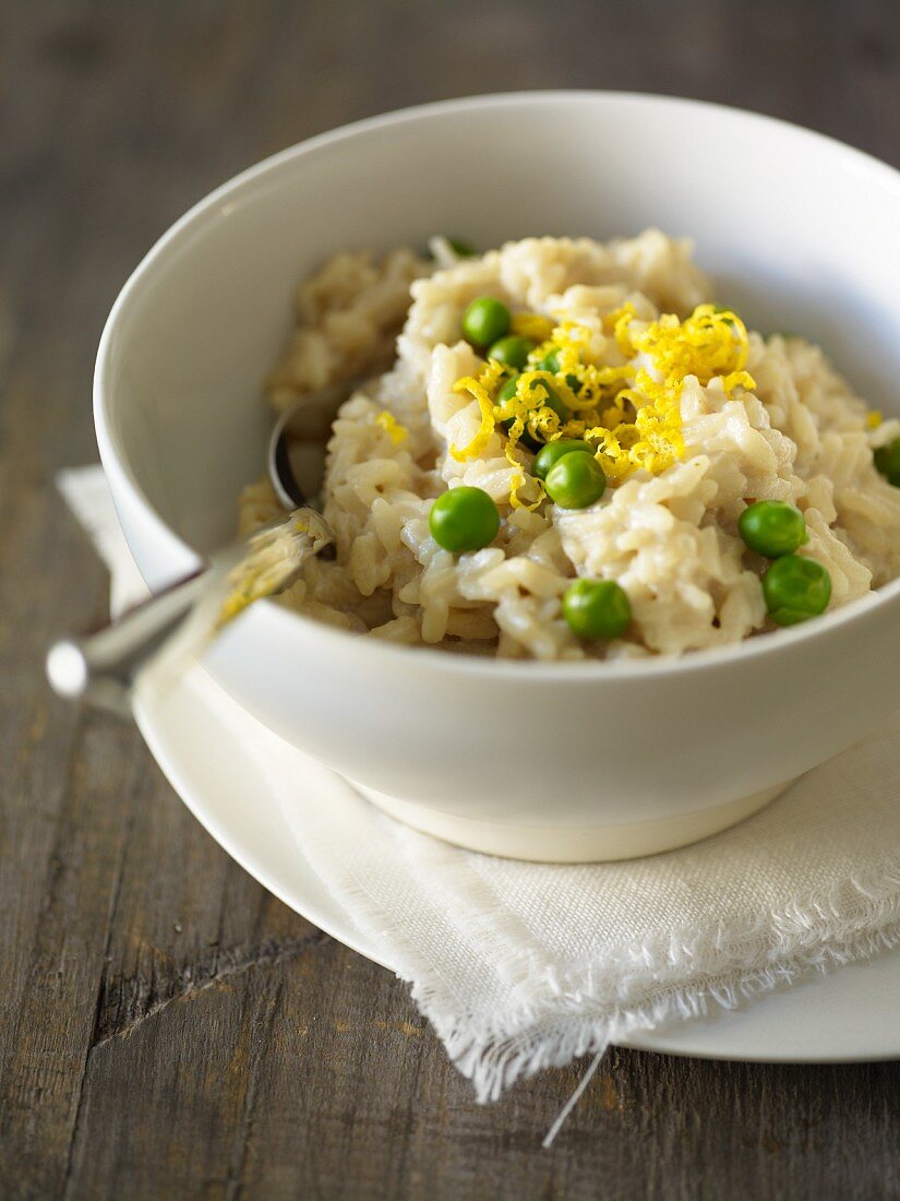 Lemon risotto with peas