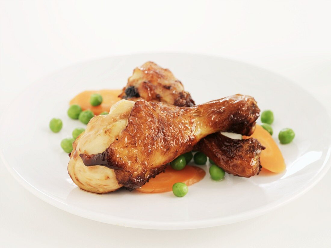 Chicken drumsticks with peas and carrots