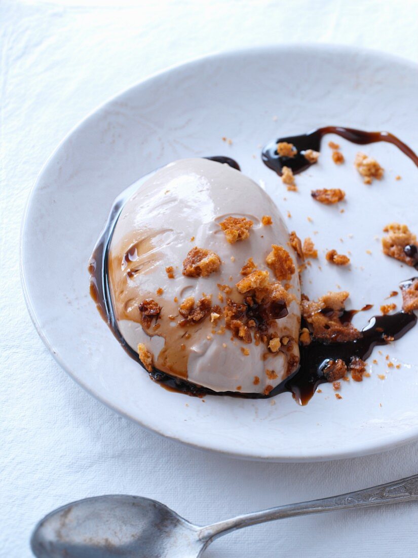 Home-made buttermilk quark with caramel sauce and crumbled biscuits