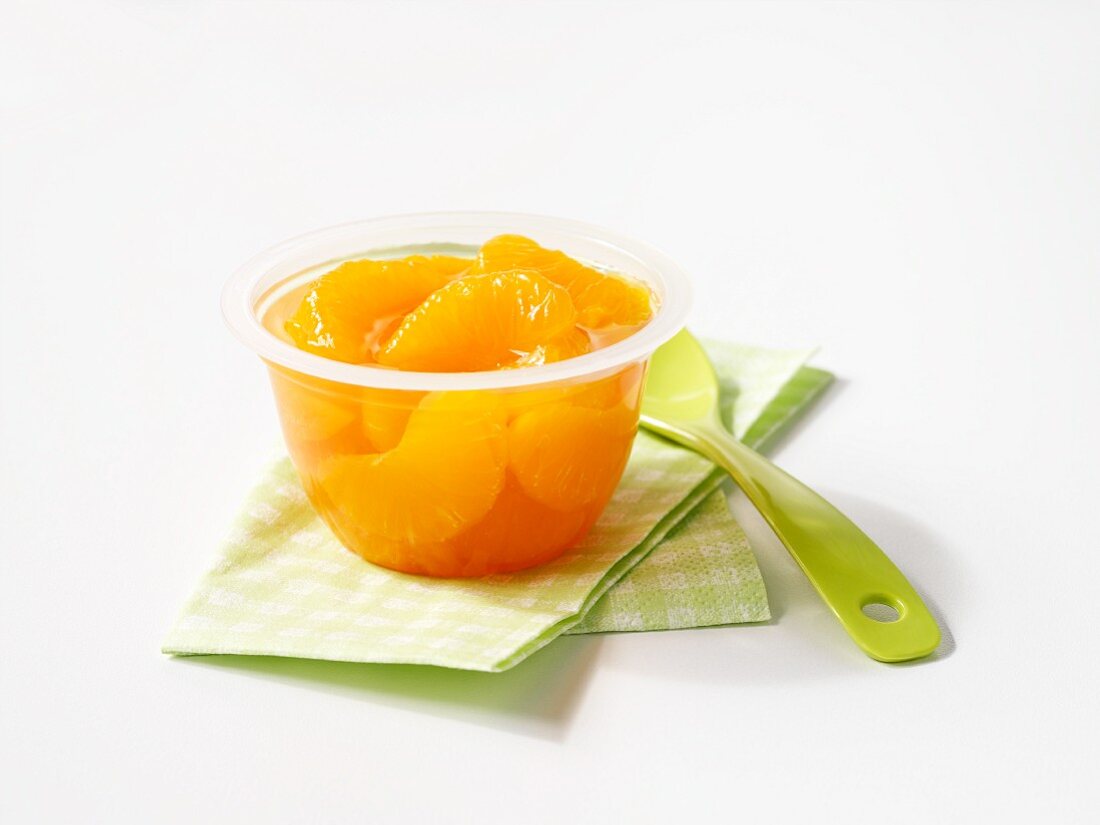 Poached oranges in syrup