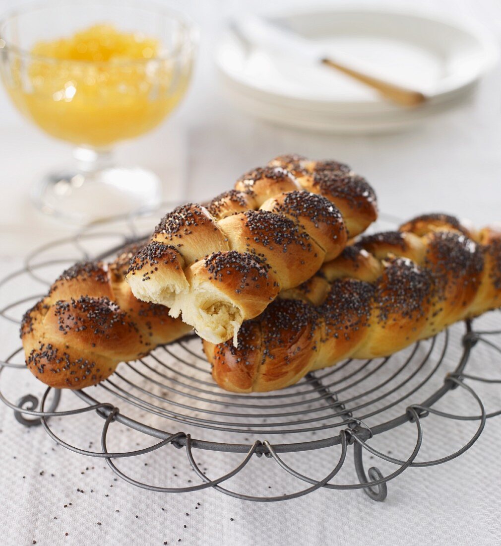 Small plaited poppy-seed loaves