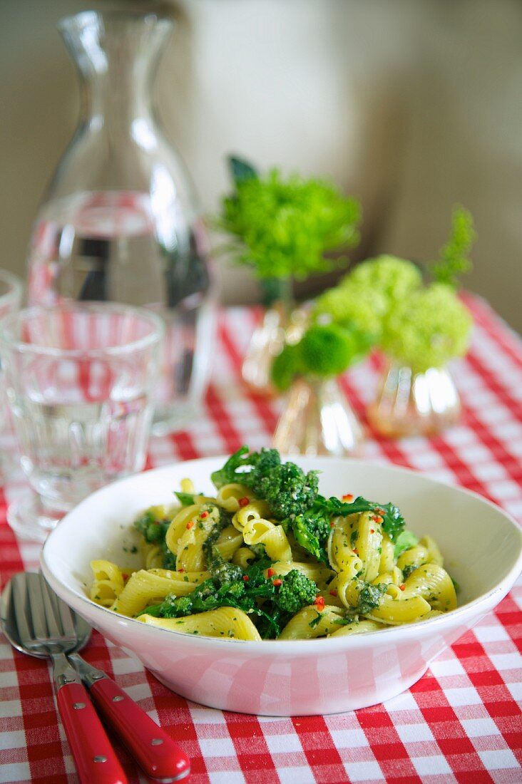 Pasta with pesto and broccoli