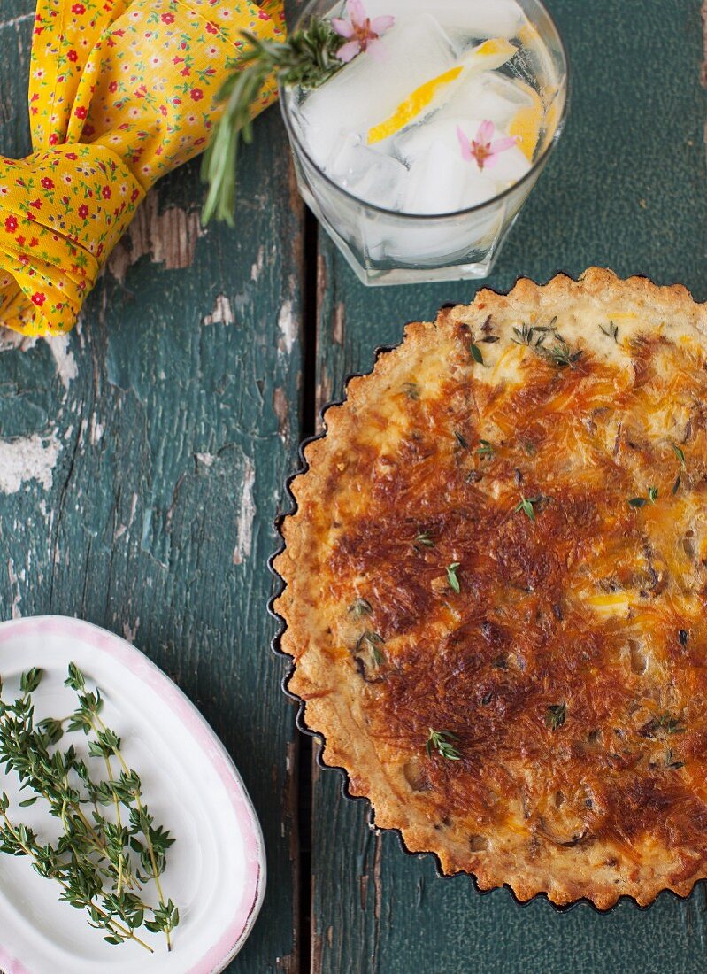 Shiitake-Quiche mit glutenfreier Kruste und frischem Thymian