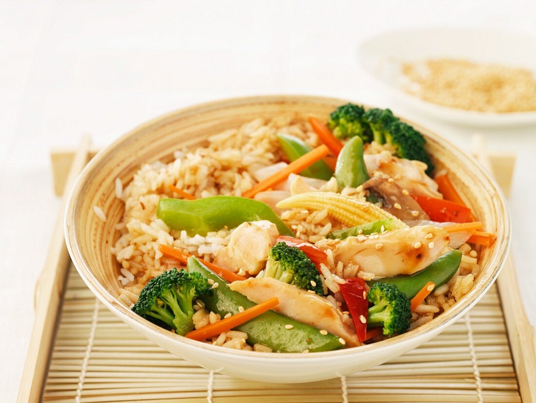 Reis mit Hähnchen, Gemüse und Ingwer