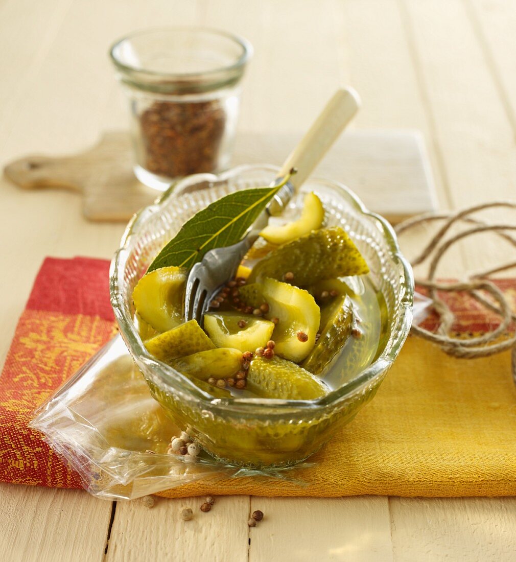 Gherkins with curry spices