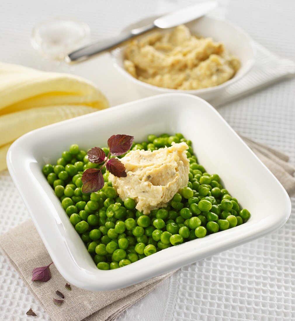 Peas with sherry butter