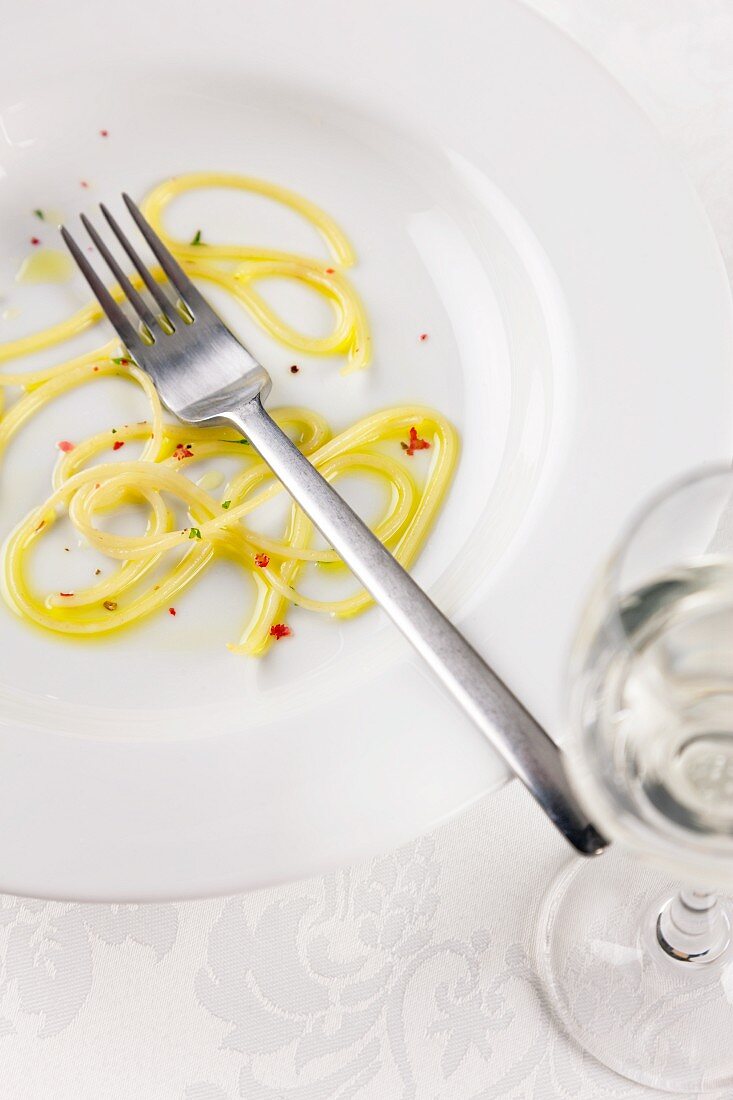 Spaghetti aglio e olio being tasted