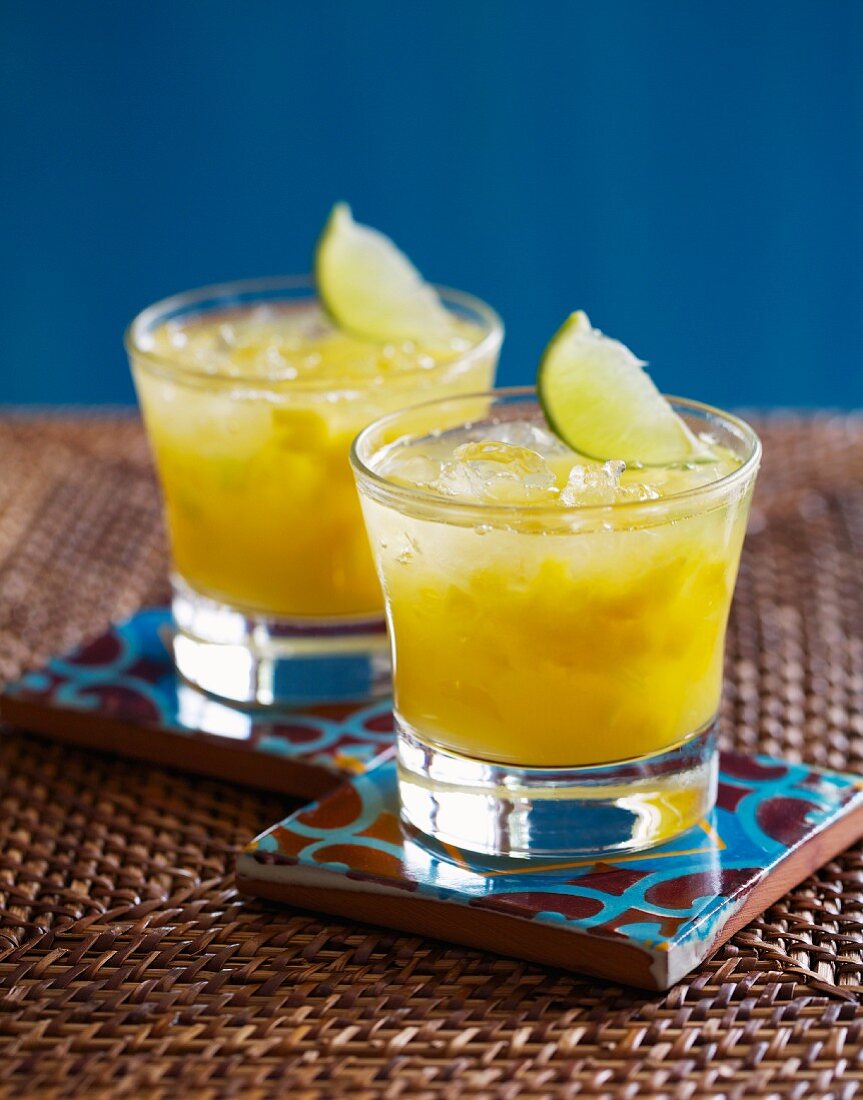 Atzteca (cocktail with mango purée and tequila, Mexico)
