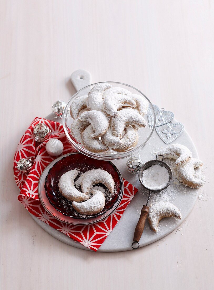 Greek almond pastries with icing sugar