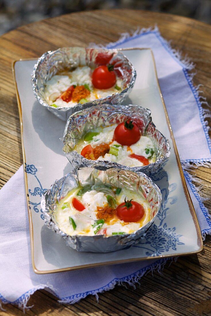 Barbecued feta parcels with tomatoes (Greece)