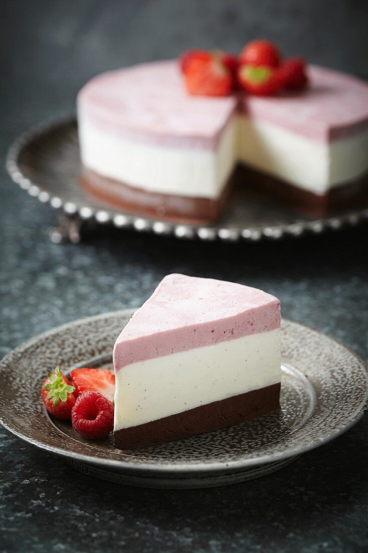 Ice-cream torte, one slice cut and arranged on a plate