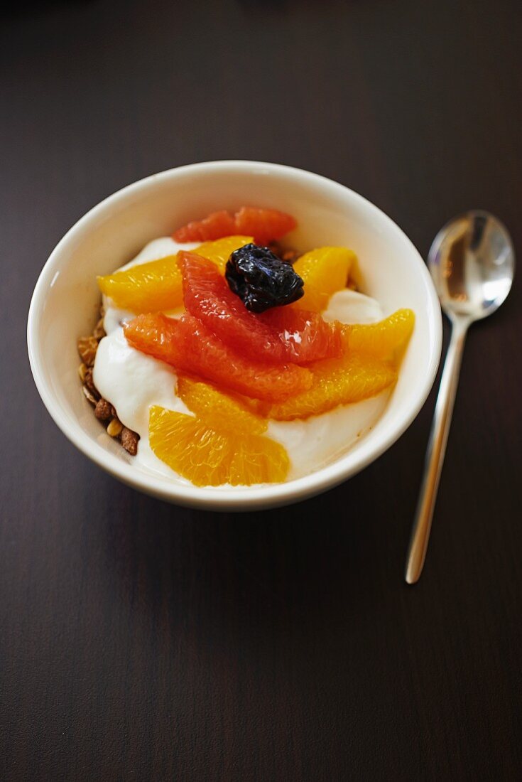 Muesli with yoghurt, oranges and pink grapefruit