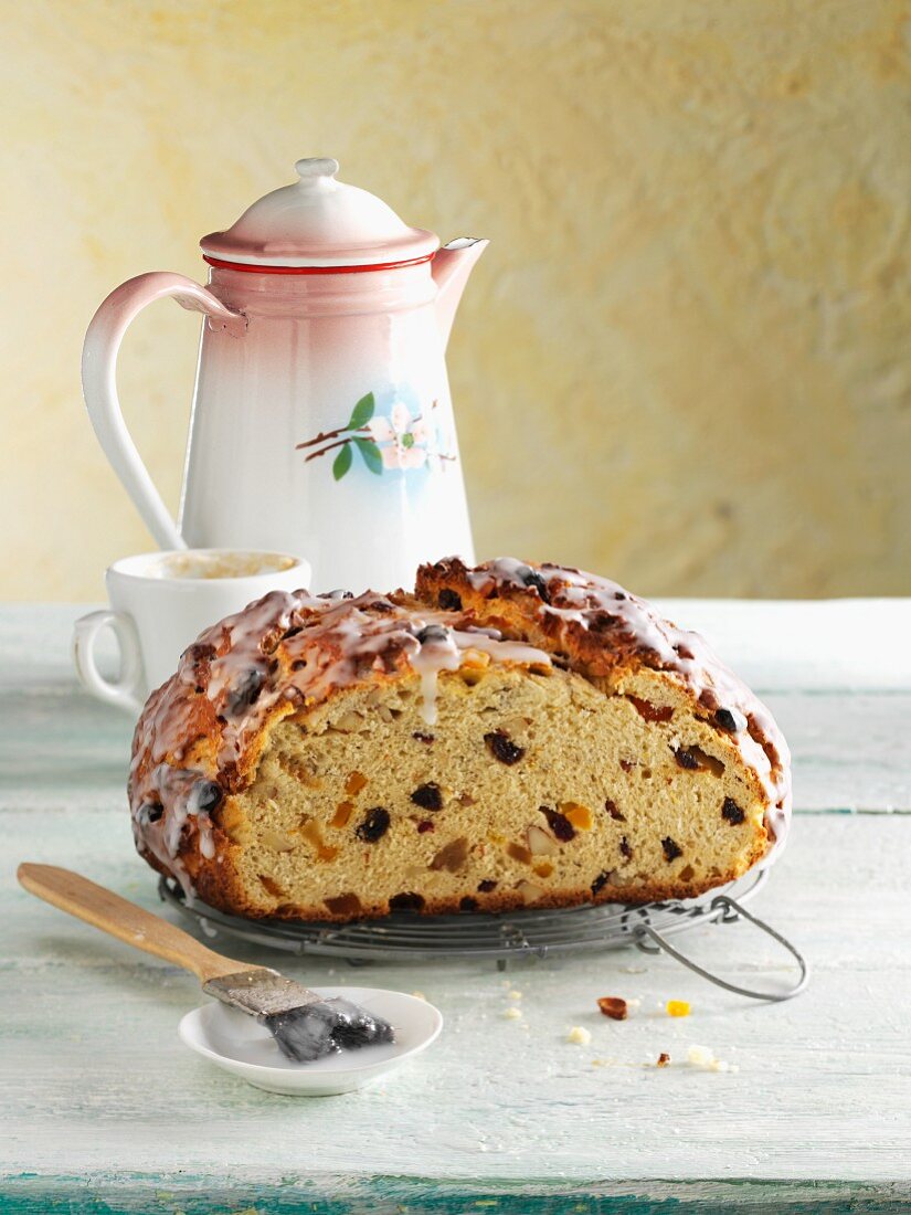 Spanisches Osterbrot mit Zuckerguss