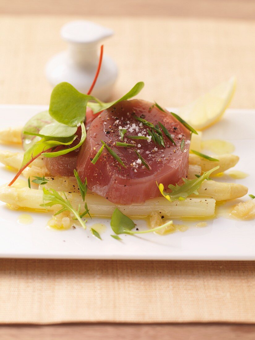 Asparagus with tuna