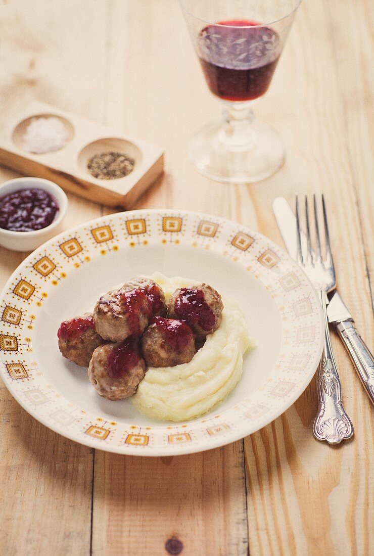 Kötbular (Swedish meatballs) with cranberry sauce and mashed potatoes