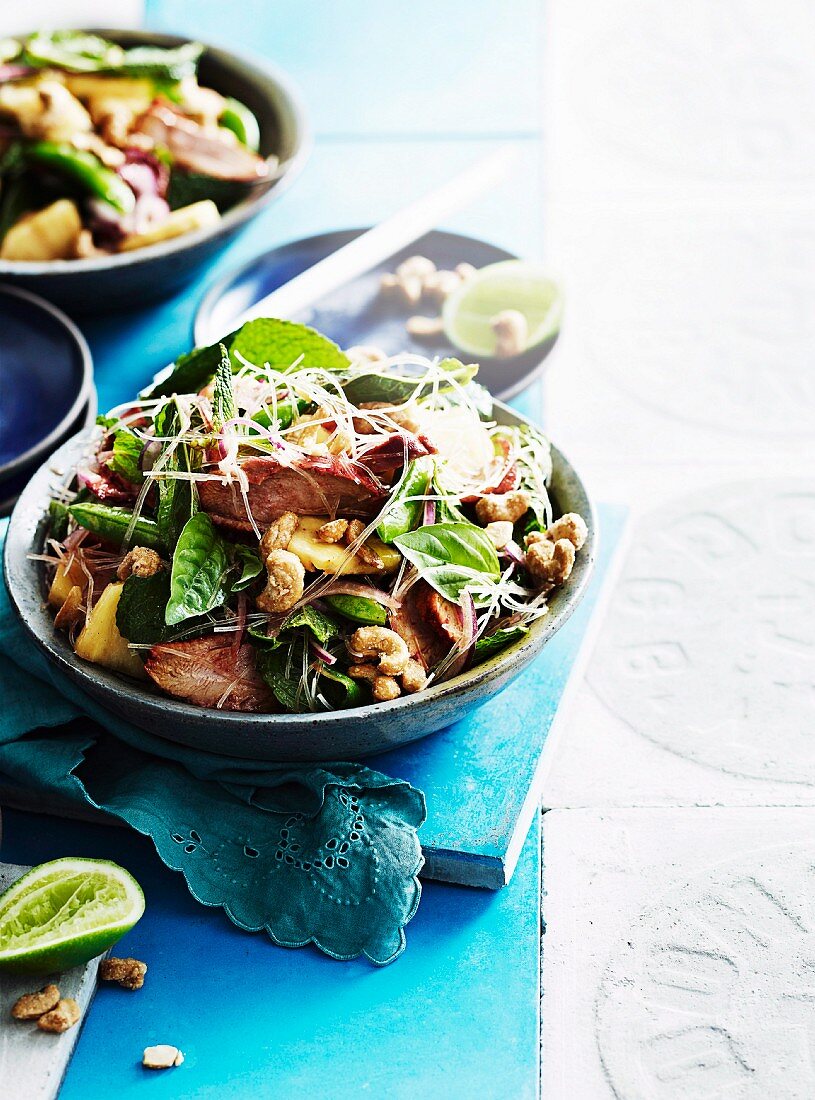 Rice noodles with duck breast and pineapple