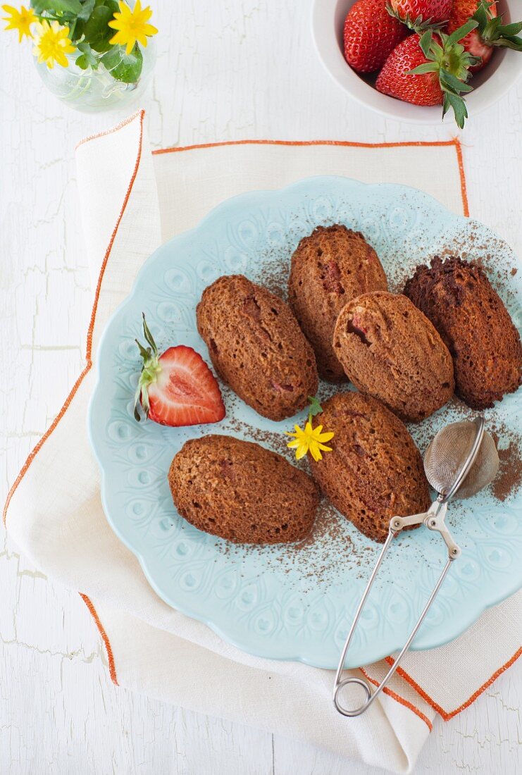 Chocolate and coconut madeleines with strawberries