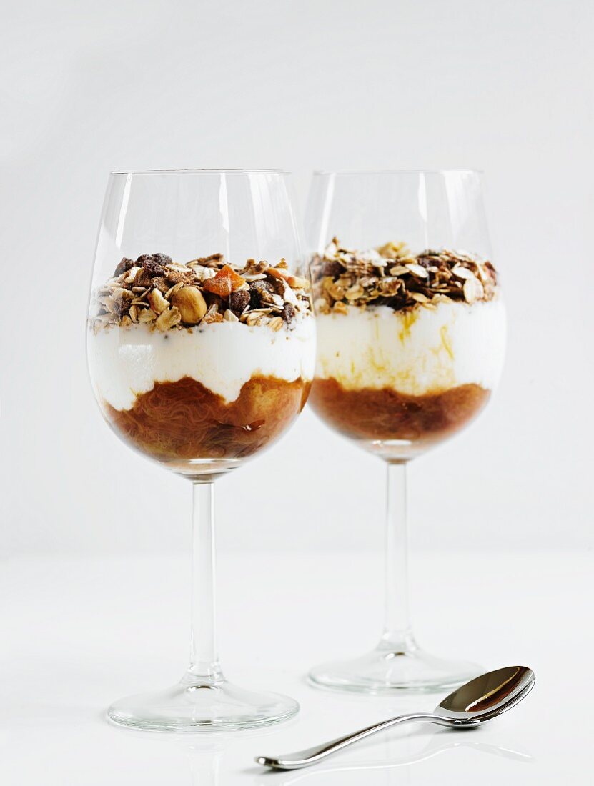 A layered dessert of rhubarb, yoghurt and chocolate muesli