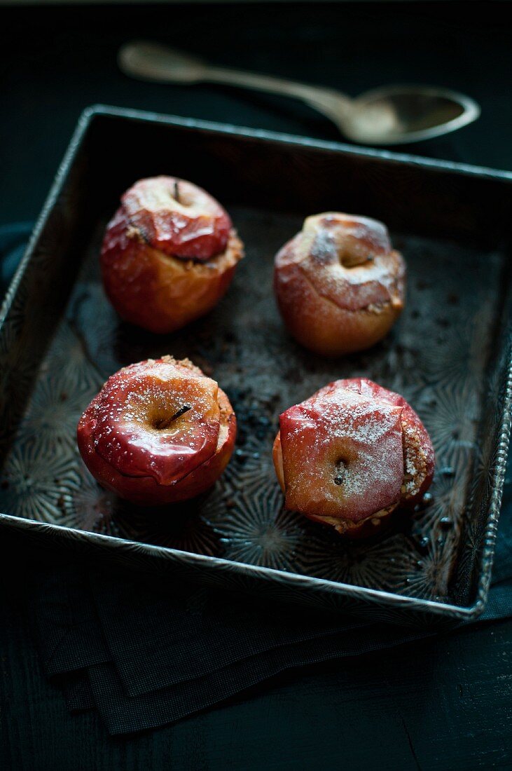 Baked apples with icing sugar