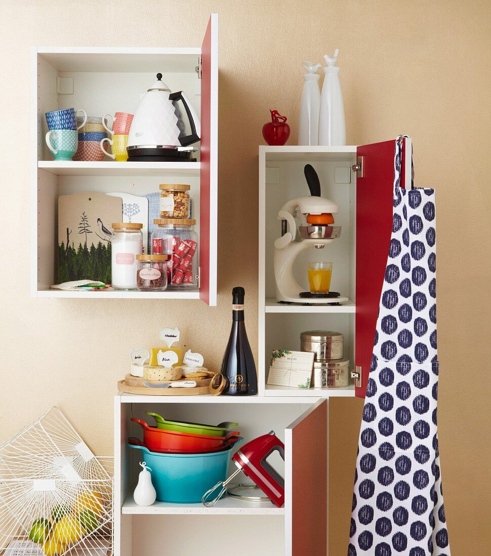 Christmas presents for the kitchen; pans, electric whisk, citrus press, storage jars, cups, kettle, apron