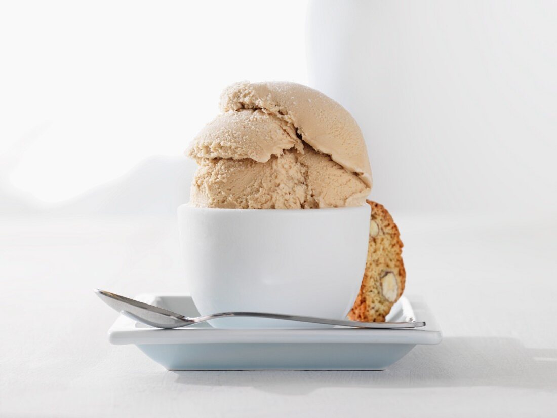 Coffee ice cream with almond biscuits