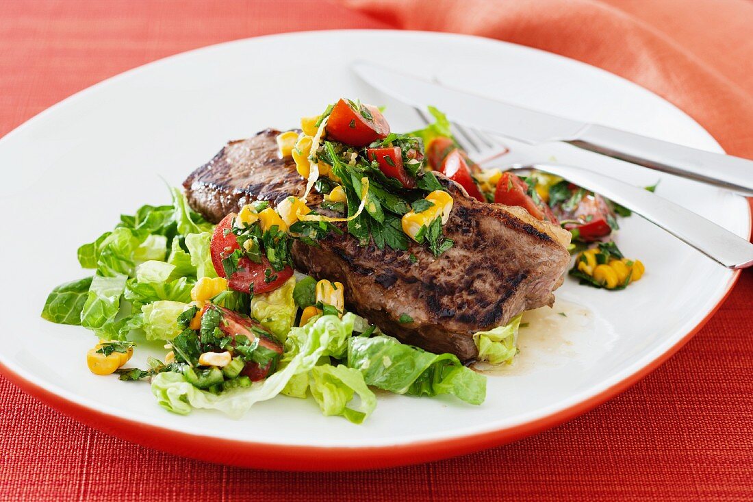Sirloin steak with salad and salsa