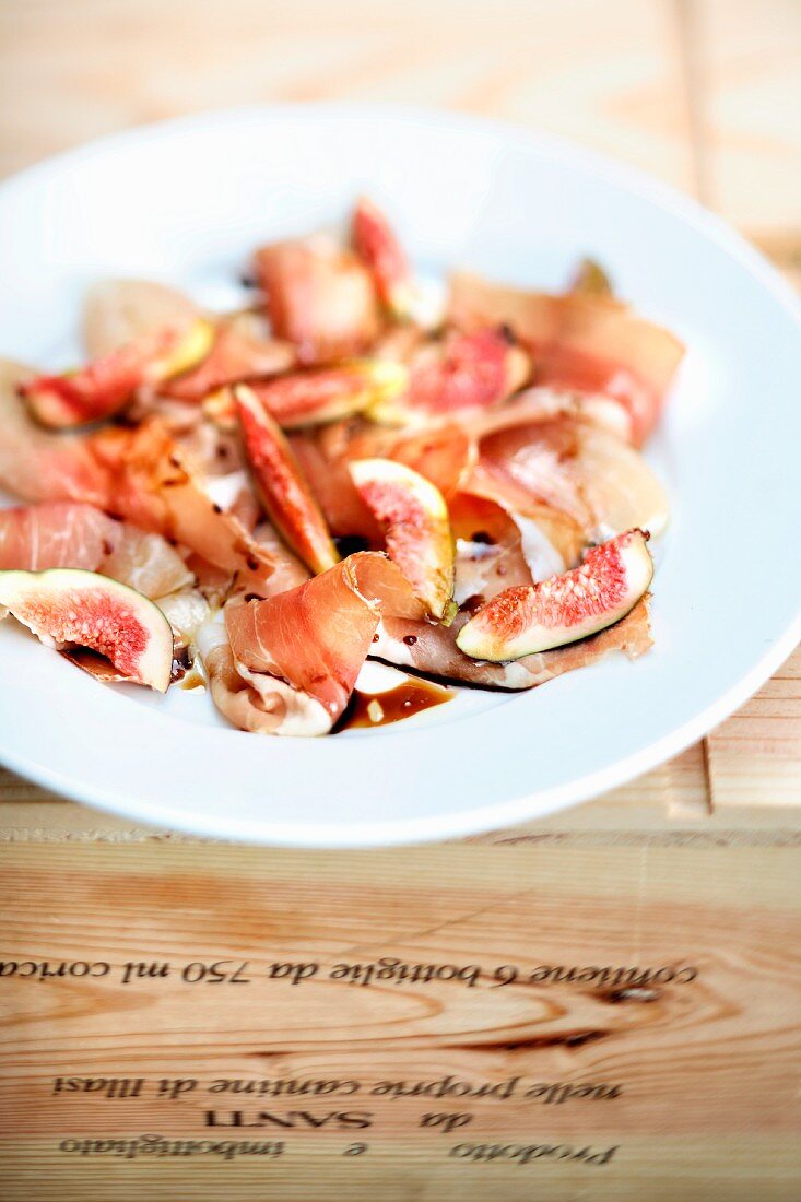 Prosciutto e fichi (Parma ham with figs)