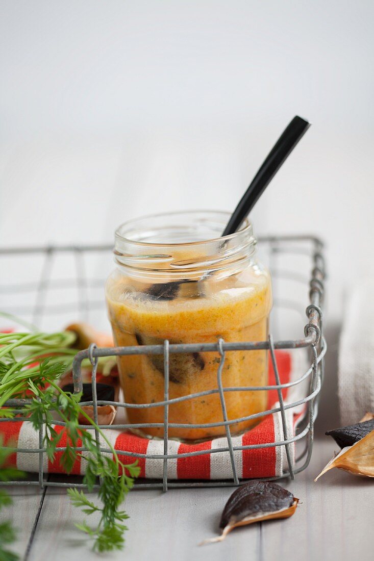 Karottenmus mit schwarzem Knoblauch