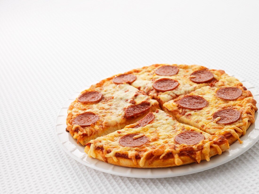 Peperoni-Salami-Pizza