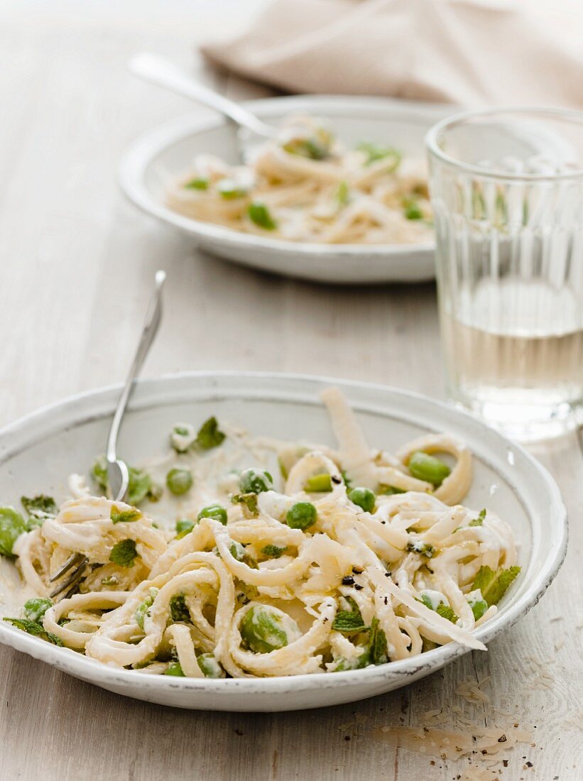 Linguine with beans, peas and mint