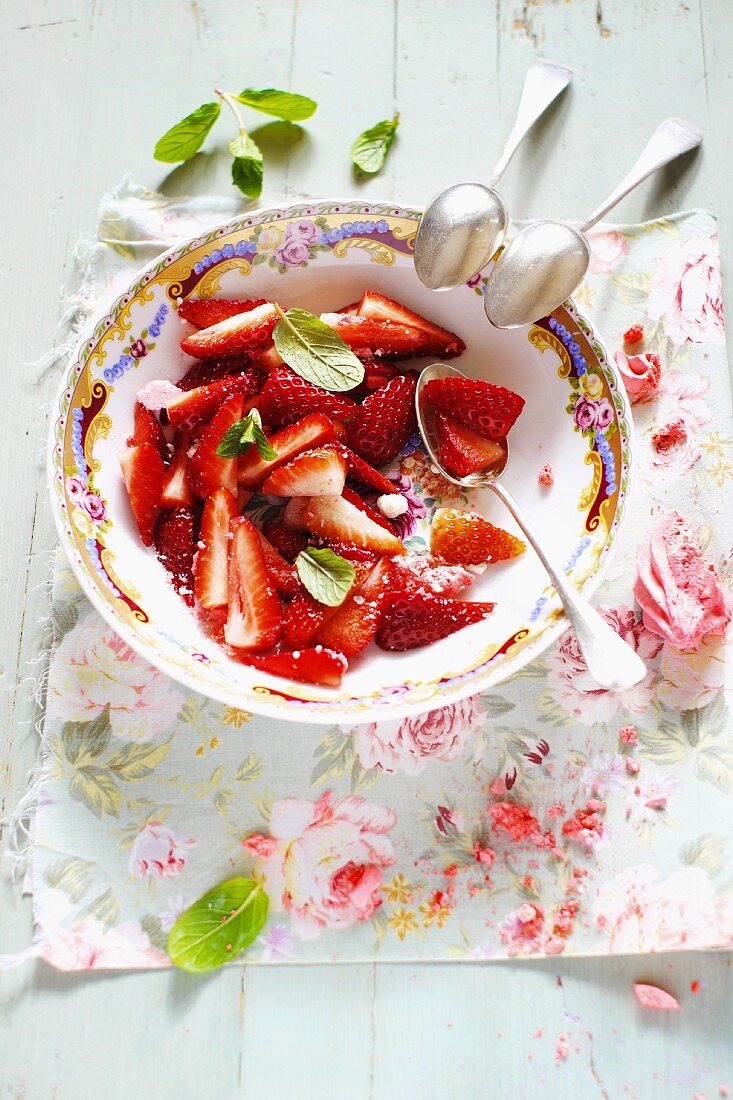 Erdbeeren mit Baiser